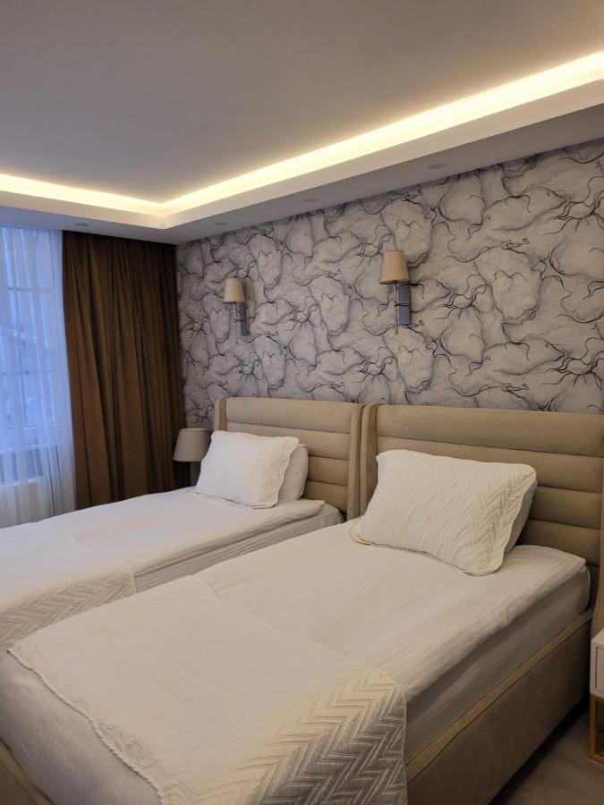 Mr Beyaz Hotel Istanboel Buitenkant foto