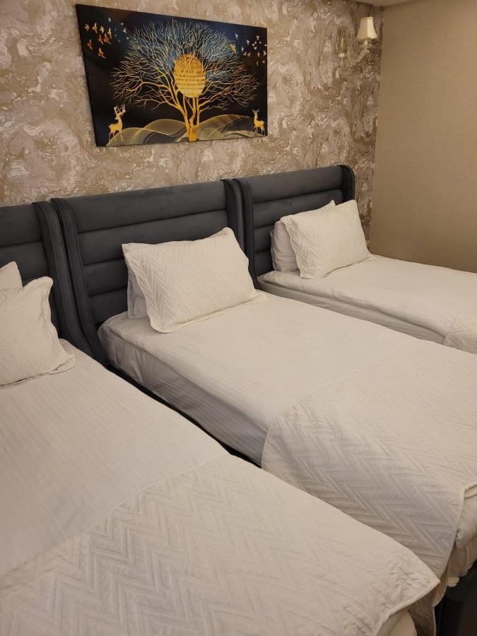 Mr Beyaz Hotel Istanboel Buitenkant foto