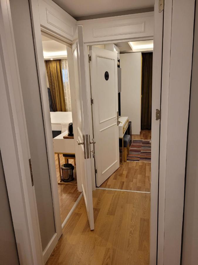 Mr Beyaz Hotel Istanboel Buitenkant foto