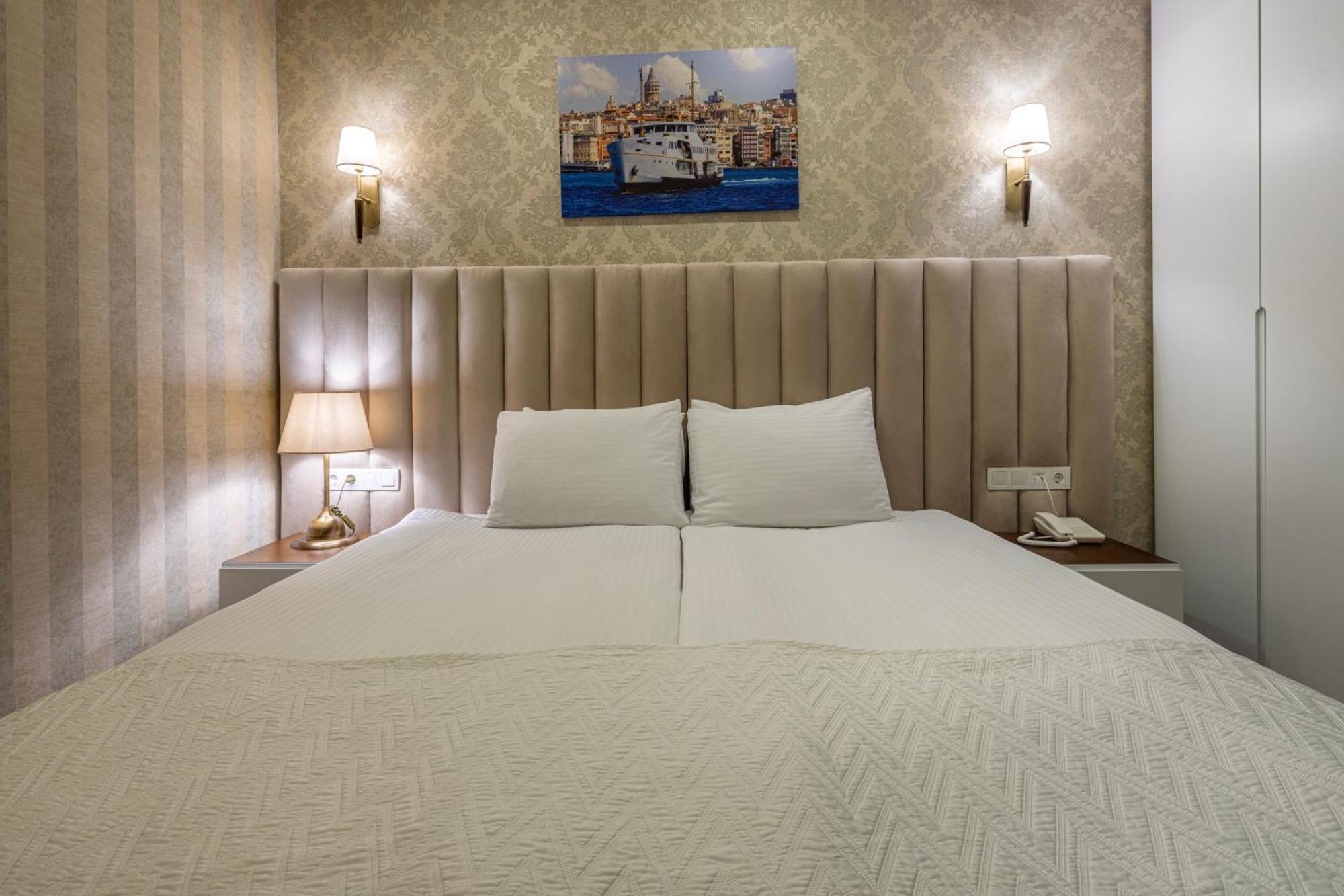 Mr Beyaz Hotel Istanboel Buitenkant foto